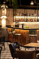 FreshSuites & Bar