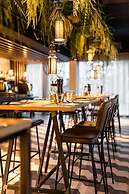 FreshSuites & Bar