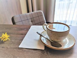 FreshSuites & Bar
