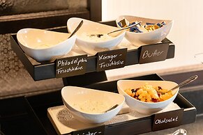 FreshSuites & Bar
