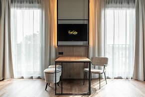FreshSuites & Bar