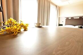 FreshSuites & Bar