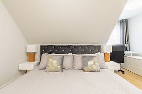 Cozy Houses in Downtown Toronto by GLOBALSTAY