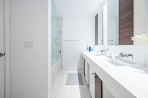 Cozy Houses in Downtown Toronto by GLOBALSTAY