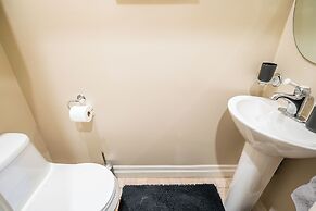 Cozy Houses in Downtown Toronto by GLOBALSTAY