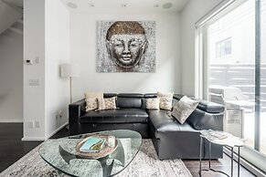 Cozy Houses in Downtown Toronto by GLOBALSTAY