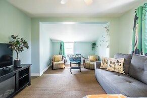 Cozy Houses in Downtown Toronto by GLOBALSTAY