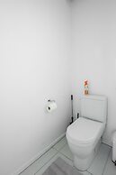 Cozy Houses in Downtown Toronto by GLOBALSTAY