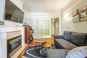 Cozy Houses in Downtown Toronto by GLOBALSTAY