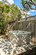 Cozy Houses in Downtown Toronto by GLOBALSTAY