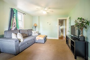 Cozy Houses in Downtown Toronto by GLOBALSTAY