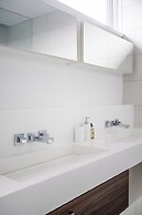 Cozy Houses in Downtown Toronto by GLOBALSTAY