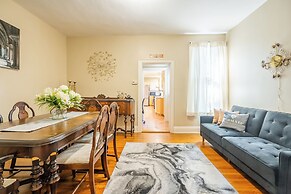 Cozy Houses in Downtown Toronto by GLOBALSTAY