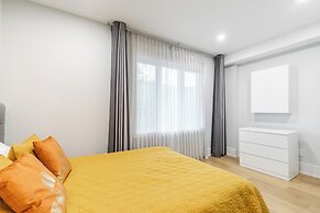 Cozy Houses in Downtown Toronto by GLOBALSTAY