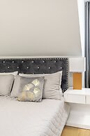 Cozy Houses in Downtown Toronto by GLOBALSTAY