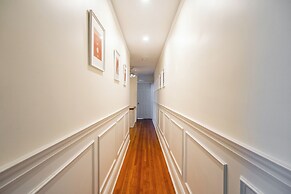 Cozy Houses in Downtown Toronto by GLOBALSTAY