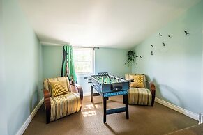 Cozy Houses in Downtown Toronto by GLOBALSTAY