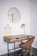 Cozy Houses in Downtown Toronto by GLOBALSTAY