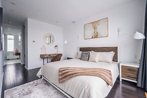 Cozy Houses in Downtown Toronto by GLOBALSTAY
