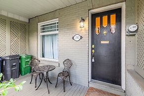 Cozy Houses in Downtown Toronto by GLOBALSTAY