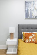 Cozy Houses in Downtown Toronto by GLOBALSTAY