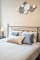 Cozy Houses in Downtown Toronto by GLOBALSTAY