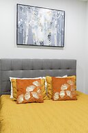 Cozy Houses in Downtown Toronto by GLOBALSTAY