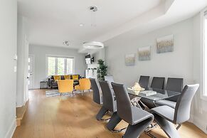 Cozy Houses in Downtown Toronto by GLOBALSTAY