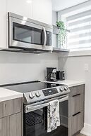 Cozy Houses in Downtown Toronto by GLOBALSTAY