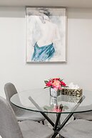 Cozy Houses in Downtown Toronto by GLOBALSTAY