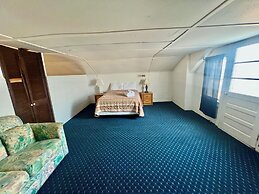 Majestic Hotel & Apartments