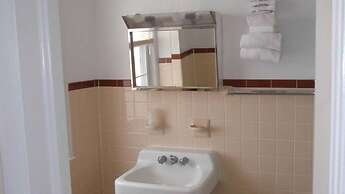 Majestic Hotel & Apartments