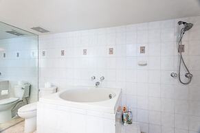 Pu'u Poa 303 2 Bedroom Condo by RedAwning