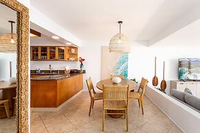 Pu'u Poa 303 2 Bedroom Condo by RedAwning