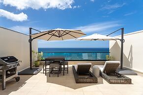 Pu'u Poa 303 2 Bedroom Condo by RedAwning