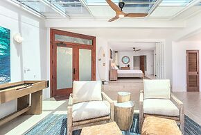 Pu'u Poa 303 2 Bedroom Condo by RedAwning