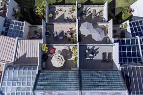 Pu'u Poa 303 2 Bedroom Condo by RedAwning