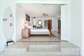 Pu'u Poa 303 2 Bedroom Condo by RedAwning