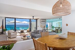 Pu'u Poa 303 2 Bedroom Condo by RedAwning