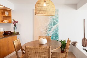 Pu'u Poa 303 2 Bedroom Condo by RedAwning