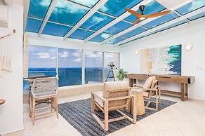 Pu'u Poa 303 2 Bedroom Condo by RedAwning