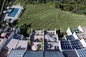 Pu'u Poa 303 2 Bedroom Condo by RedAwning