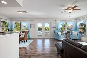 Walk To Beach Recently Renovated Sleeps 6 2 Bedroom Condo by RedAwning