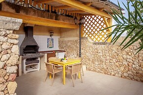 Gozitan Farmhouse With Pool - PP 4