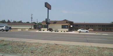 Silver Spur Vintage Inn & Suites