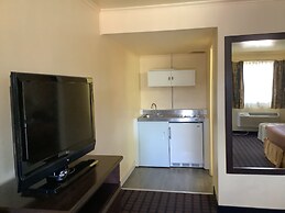 Silver Spur Vintage Inn & Suites