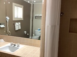 Silver Spur Vintage Inn & Suites