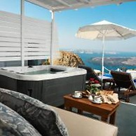 Impeccable Double Bed Villa in Imerovigli Santorin