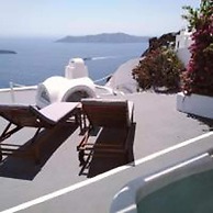 Impeccable Double Bed Villa in Imerovigli Santorin