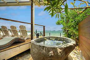 Bond House 4 Bedroom Home by RedAwning